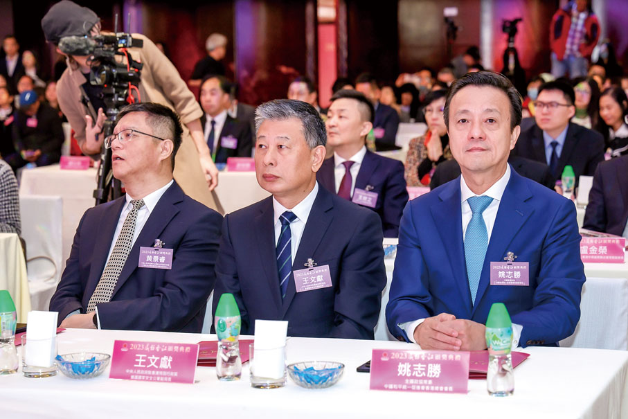 ◆左起：中華人民共和國外交部駐香港特別行政區特派員公署新聞及公共關係部主任黄景睿，中央人民政府駐香港特別行政區維護國家安全公署副局長王文獻，全國政協常委、中國和平統一促進會香港總會會長姚志勝。