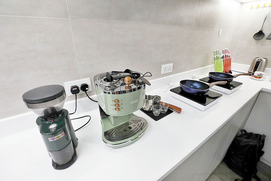 ◆「仲學舍」青年宿舍廚房展示。香港文匯報記者郭木又  攝