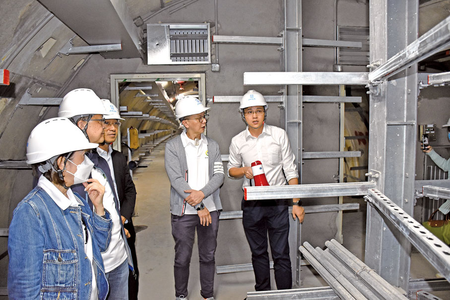 ◆團員參觀佛山廣州市政路橋基地。