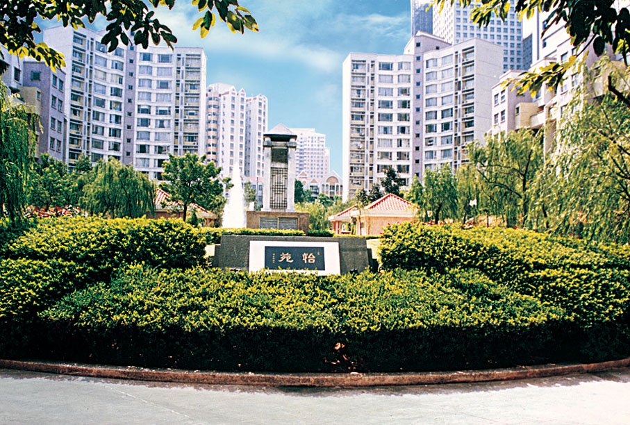 ◆長江實業於1994年在廣州推出首個住宅項目「怡苑」，其後多個項目於內地不同城市相繼落成。