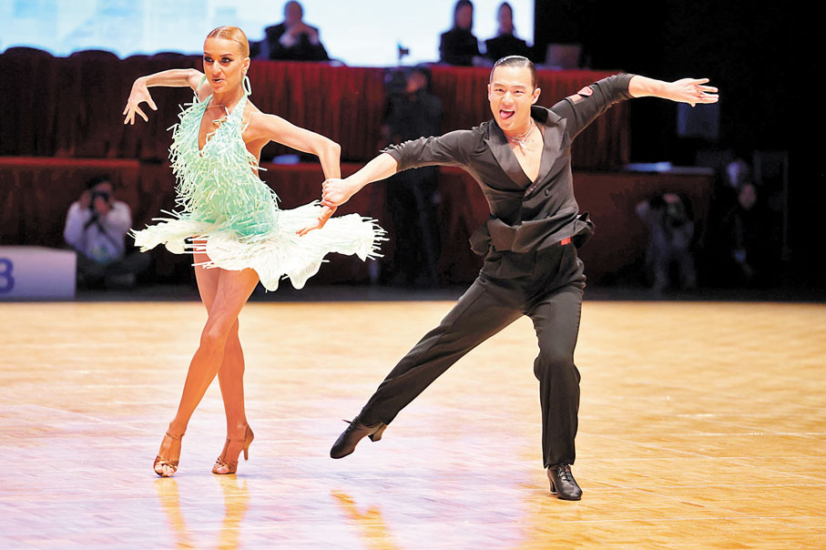 ◆香港代表譚永森及太太Anastasia 勇奪「森巴舞」金牌。