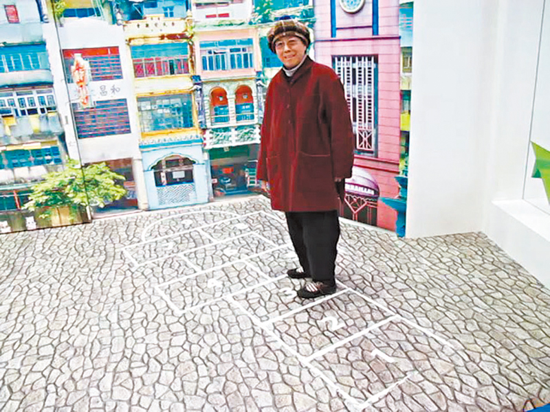 ◆（左起）陳澤霖、樊善標、黃怡、何福仁、劉偉成及羅樂敏齊聚「西西空間」。