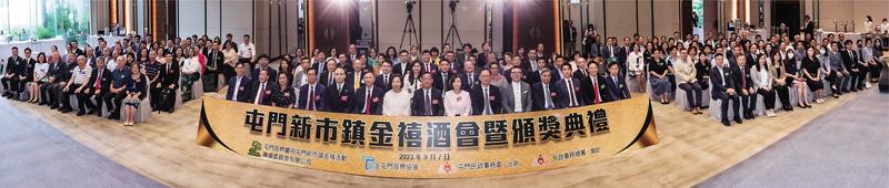 ◆在屯門新市鎮金禧酒會暨頒獎典禮上全場大合影。