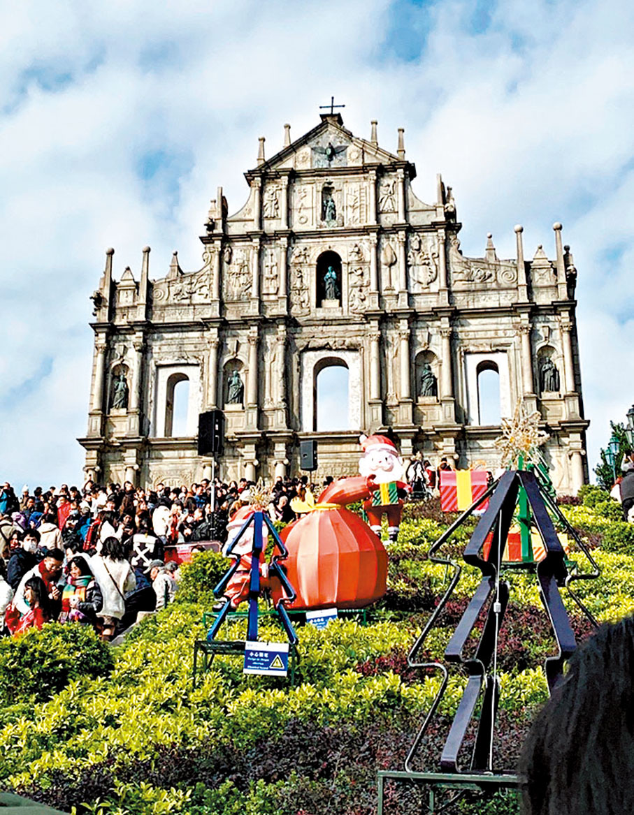 ◆澳門大三巴聖誕裝飾搶眼。 網上圖片