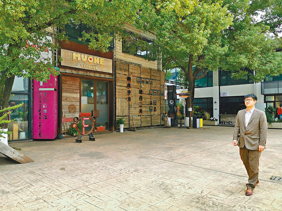 ◆文創園內的木藝文創室有許多木藝產品。 