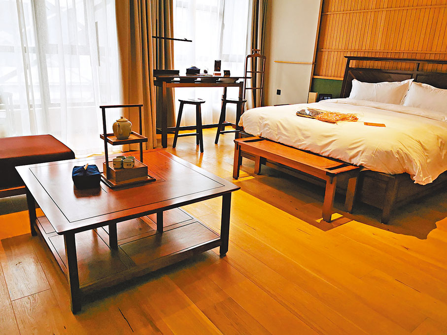 ◆酒店購買進駐文創園的青木堂設計的紅木傢具以示支持。