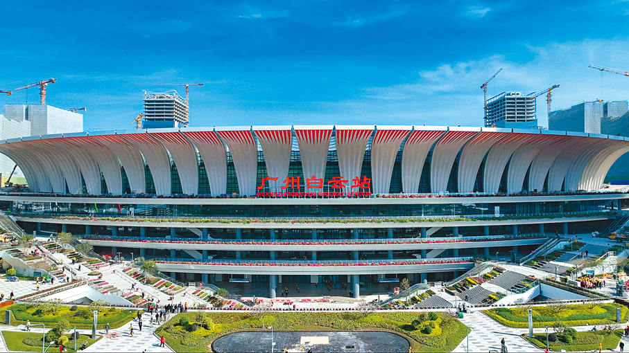 ◆廣州白雲站26日投入運營。圖為白雲站西廣場。香港文匯報廣州傳真