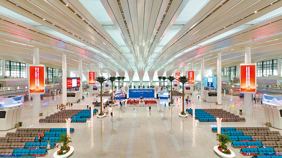 ◆白雲站高架候車廳。 香港文匯報廣州傳真