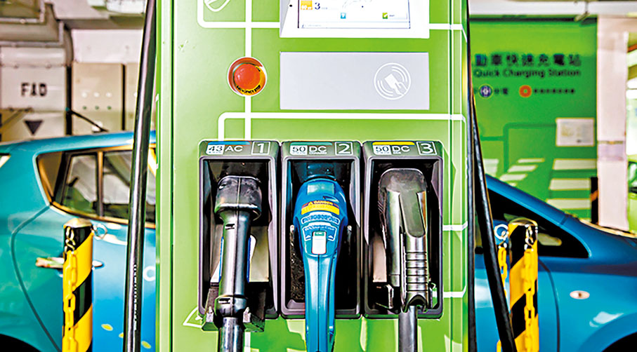 ◆謝展寰指出，去年施政報告已訂下3年為額外7,000個政府建築物停車位提供充電設施的目標。網誌圖片