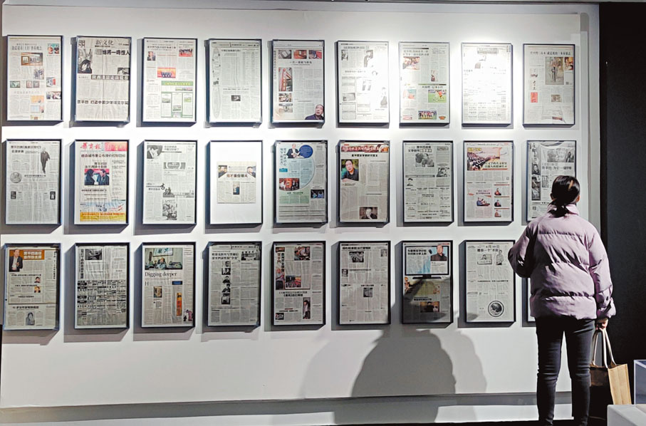 ◆香港《文匯報》、《大公報》有關賈平凹報道的多個版面被置於顯要位置。