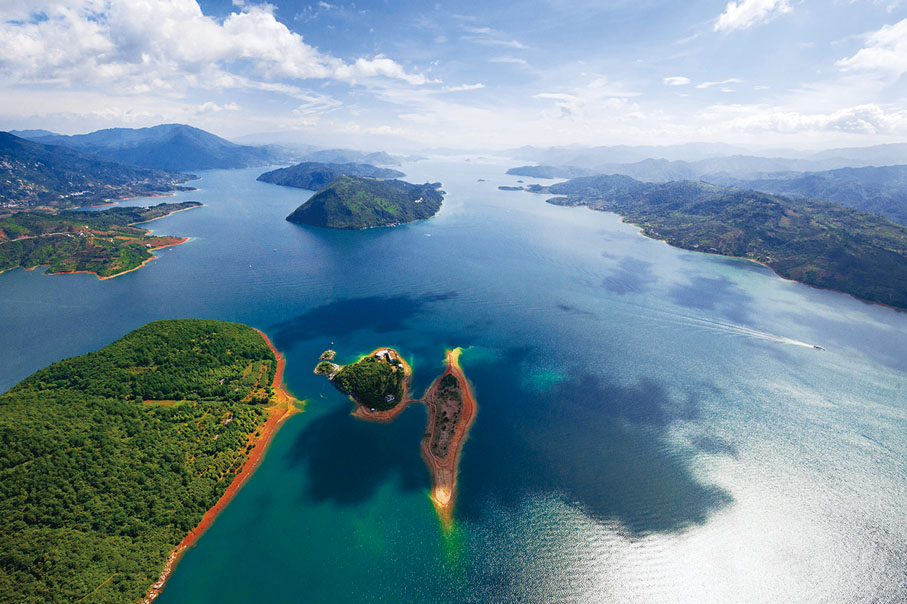 ◆ 郴州東江湖鳥瞰。曹廣文  攝