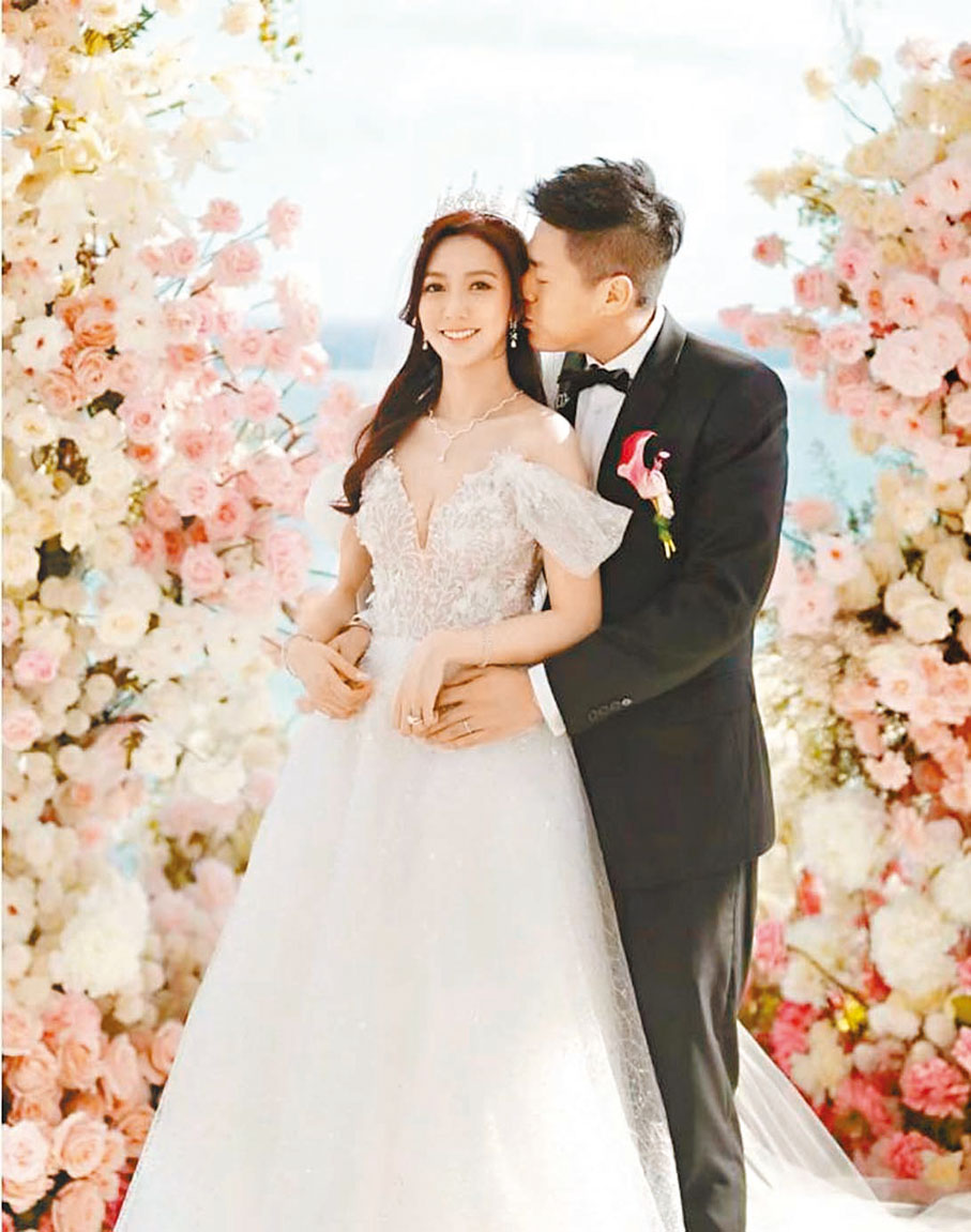 ◆今年12月，何依婷與圈外男友拉埋天窗。