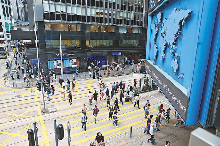 ◆多位香港立法會議員表示，香港是法治社會，司法獨立、新聞自由受基本法保障，法律面前人人平等。圖為香港中環鬧市，市民生活如常。 資料圖片