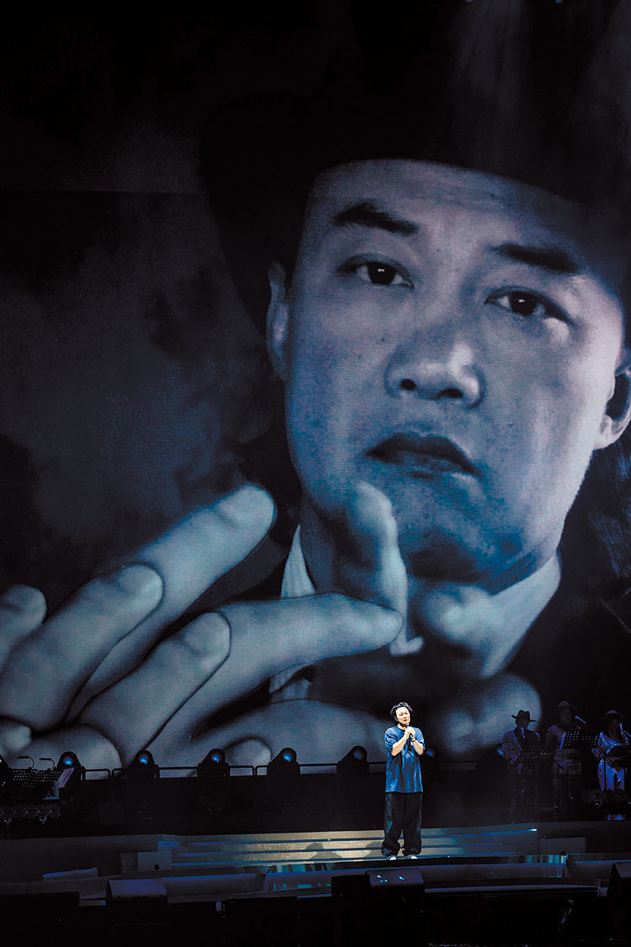 ◆Eason首唱新歌《空城記》時，熒幕上更首播了MV。