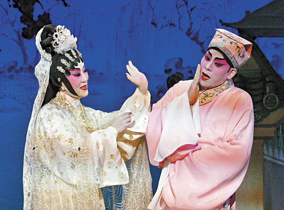 ◆梁兆明與鄭詠梅早前在元朗劇院演出《牡丹亭驚夢》。