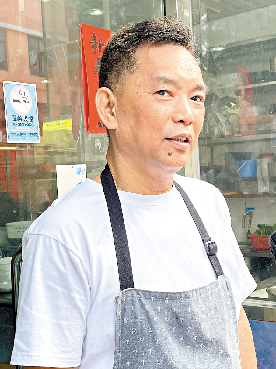 ◆在沙頭角經營餐廳的黃先生。香港文匯報記者吳健怡  攝