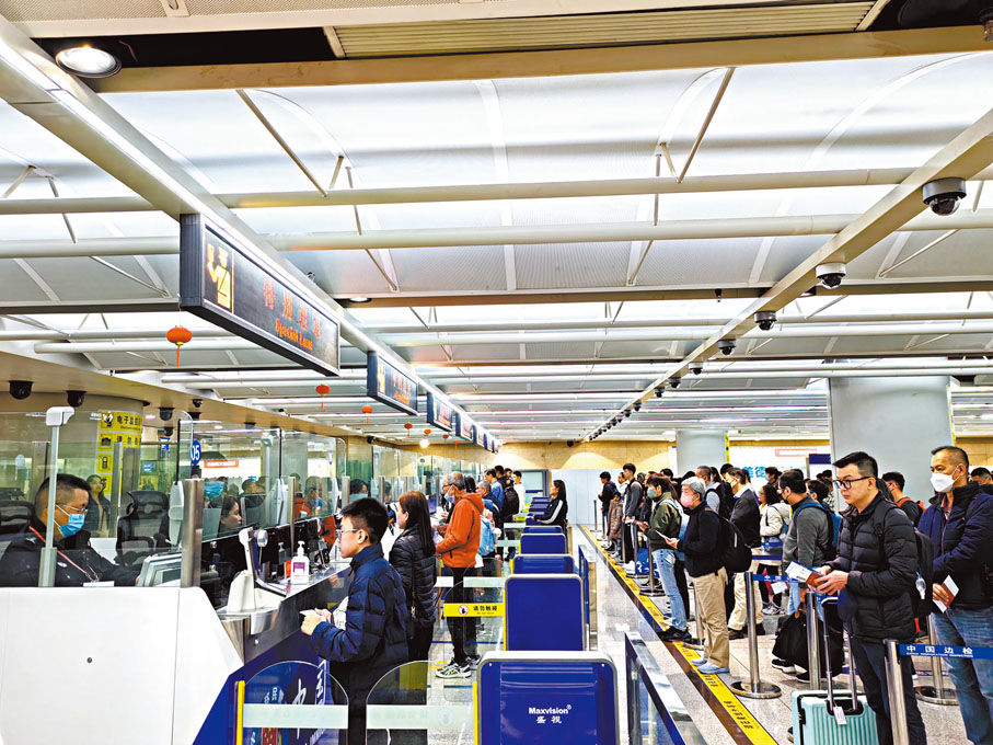 ◆對六國單方面免簽政策實施以來，入境昆明的旅客明顯增多。 香港文匯報雲南傳真