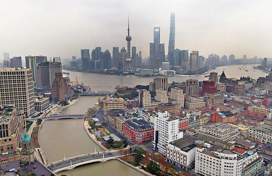 ◆機構和分析人士普遍認為，2024年A股結構性行情仍值得期待。圖為上海商業區。資料圖片