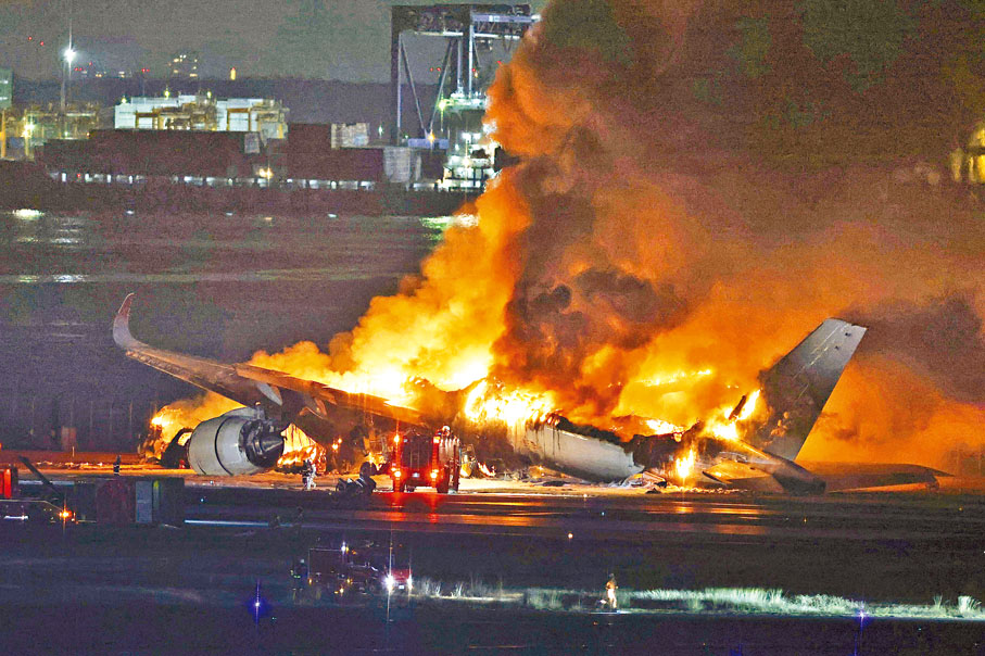 客機燒剩殘骸