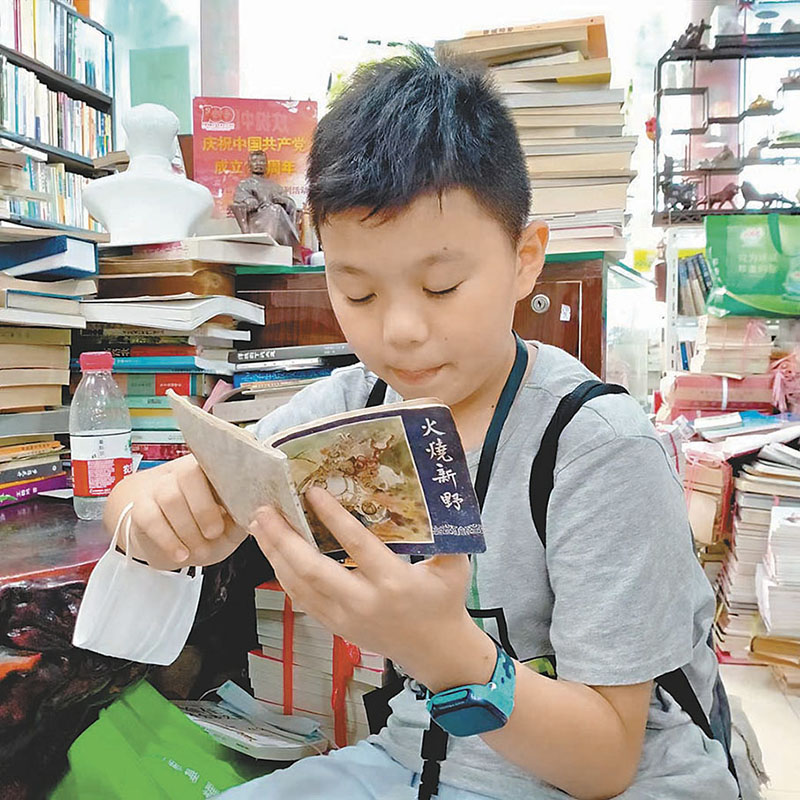 ◆小朋友在小朱書店看書。   受訪者供圖