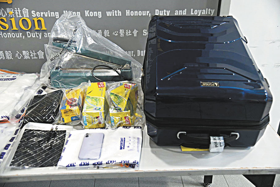◆警方檢獲的證物包括一批包裝工具及手提電話。