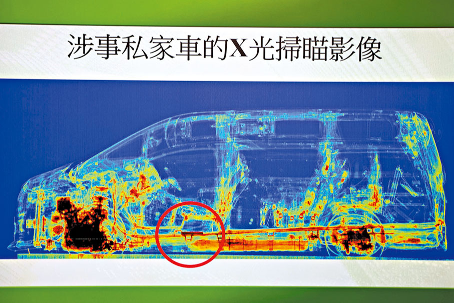 ◆海關發現車底位置有異常X光影像。香港文匯報記者劉友光 攝