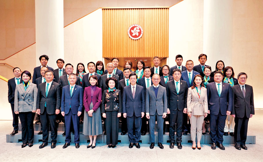 ◆行政長官李家超會見香港中華聯誼會會長鄭翔玲及主要成員。