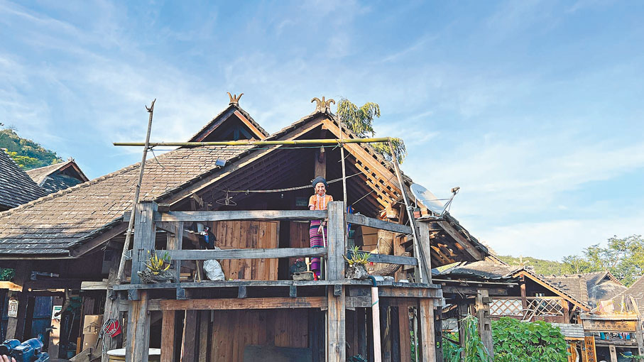 ◆翁基古寨的干欄式傳統民居。