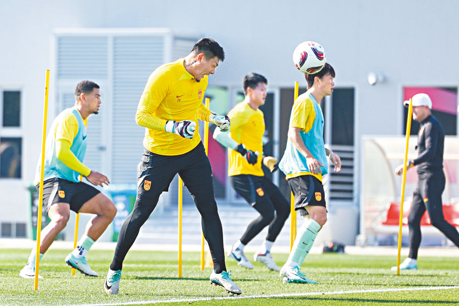 ◆國足在卡塔爾多哈進行訓練。 新華社