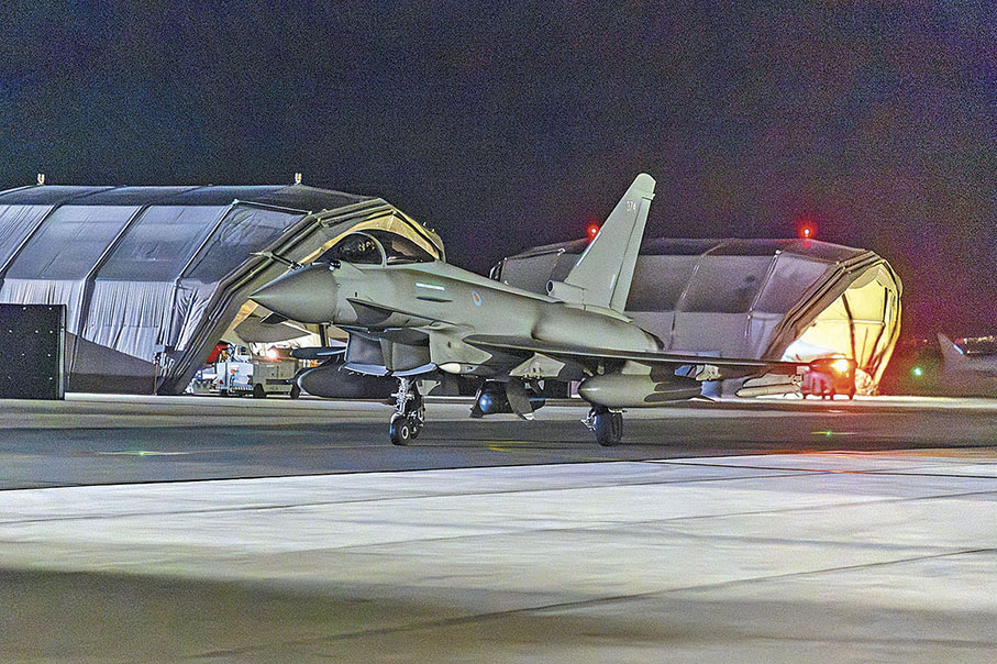 ◆ 英空軍出動「颱風」戰鬥機施襲。 美聯社