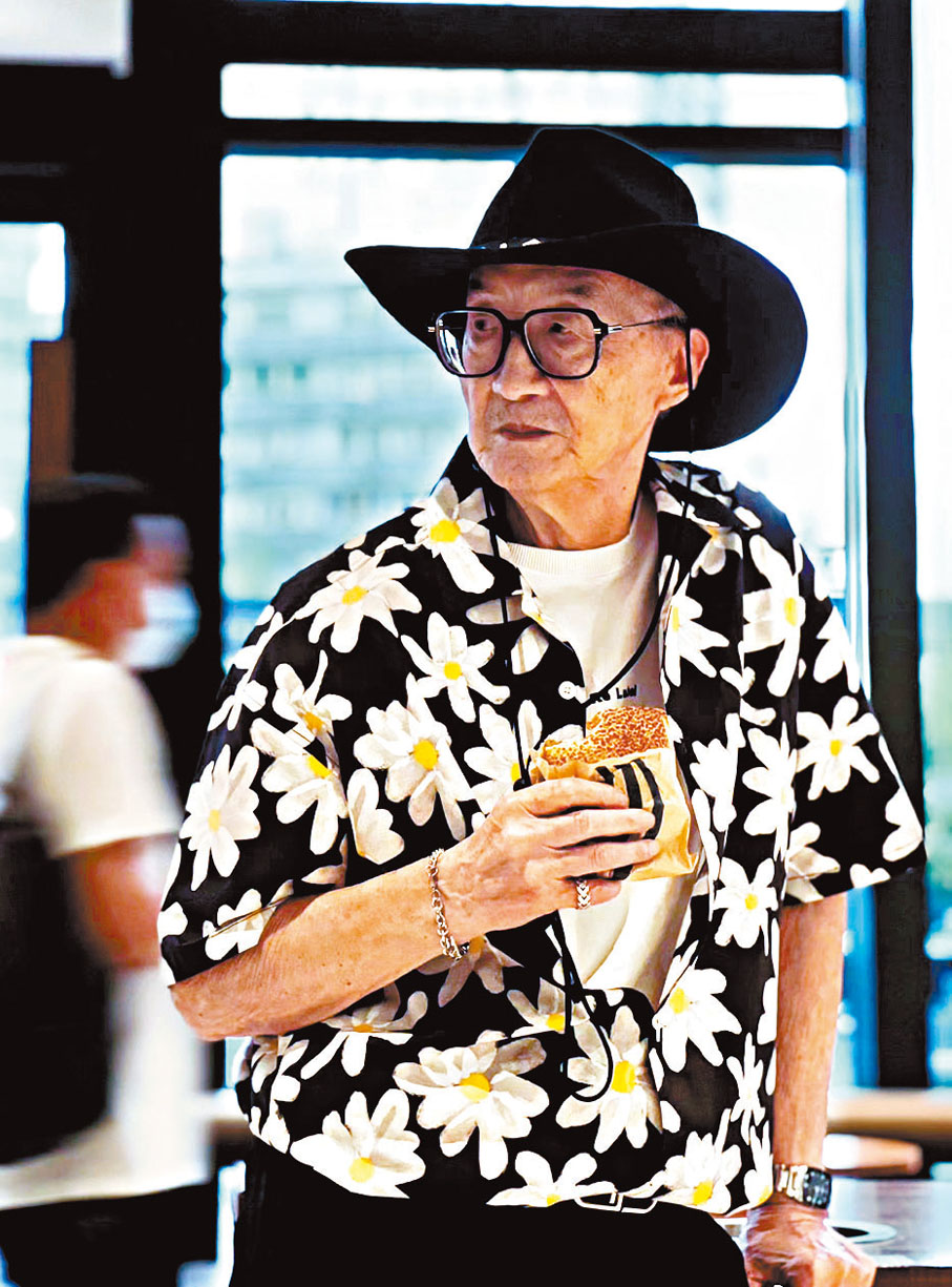 ◆86歲的爺爺希望通過穿搭分享自己的價值理念和生活態度，也希望更多年輕人和老年人勇於活出自我。 香港文匯報深圳傳真