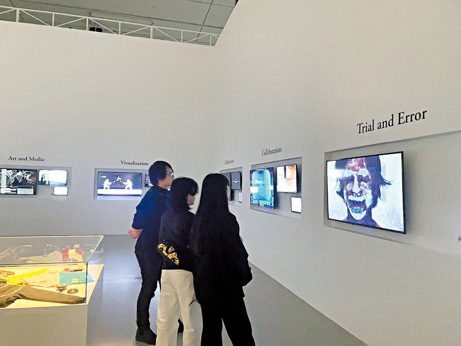 ◆展覽現場以視頻的方式展現了幕後的創作故事。
