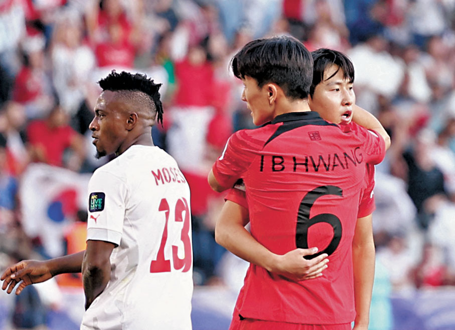◆韓國隊李康仁(右)慶祝入球。路透社