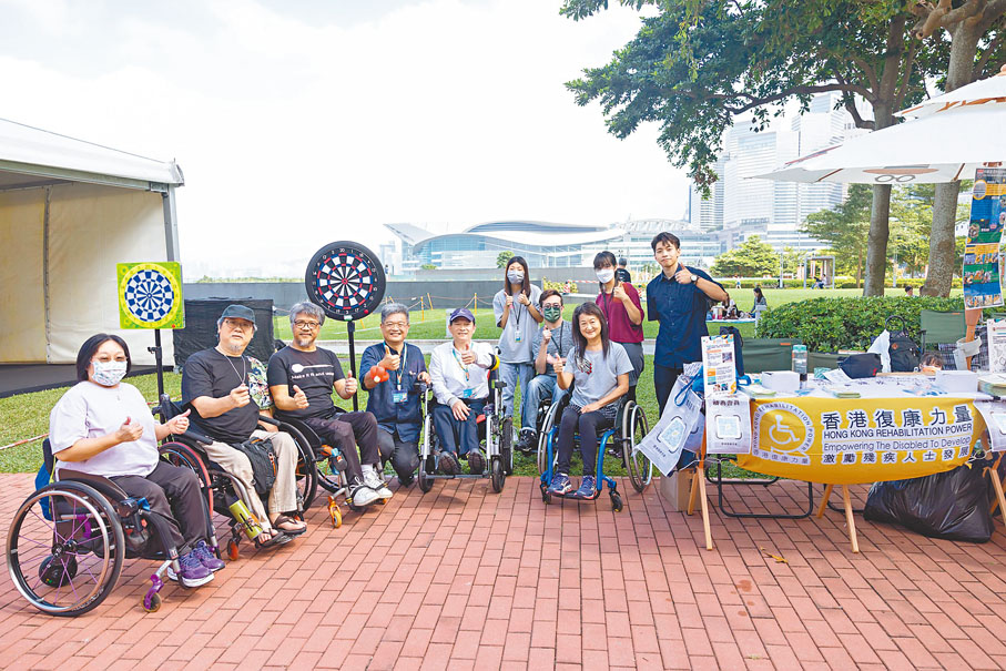◆香港復康力量希望政府可趕在垃圾徵費實施前，安排關愛隊協助殘障者棄置家居垃圾。 Fb圖片