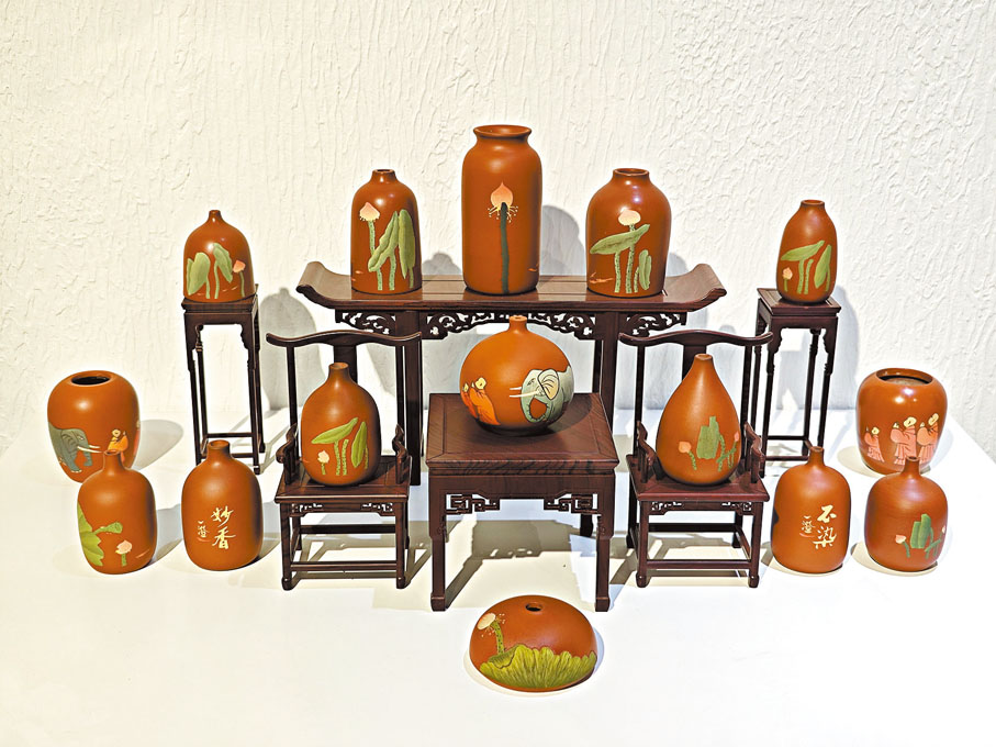 ◆劉勇創作的「掌中寶」小陶器既可在手中把玩，也可作為香插、茶寵或是小花瓶。