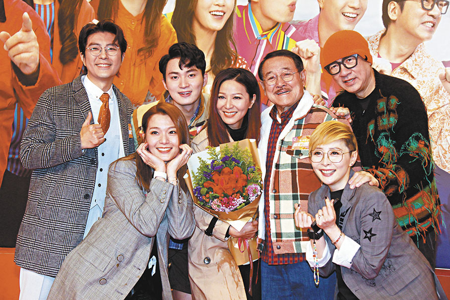 ◆《愛·回家》演員向一月壽星劉丹及滕麗名送上生日祝福。