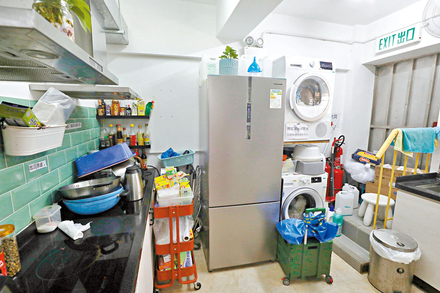 ◆陽光中心的廚房及洗衣站。 香港文匯報記者郭木又  攝