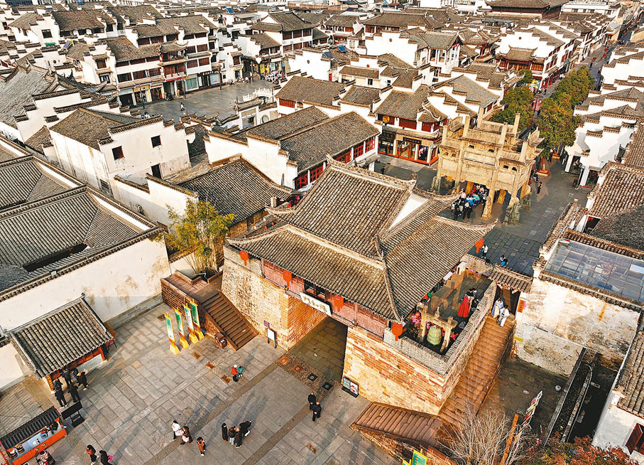 ◆安徽省黃山市歙縣的徽州古城（無人機照片）。