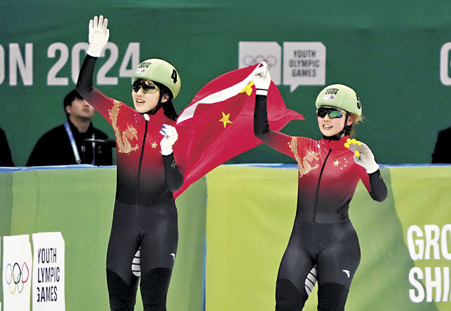 ◆李金恣（左）和楊婧茹包攬女子1,000米前兩名。 美聯社