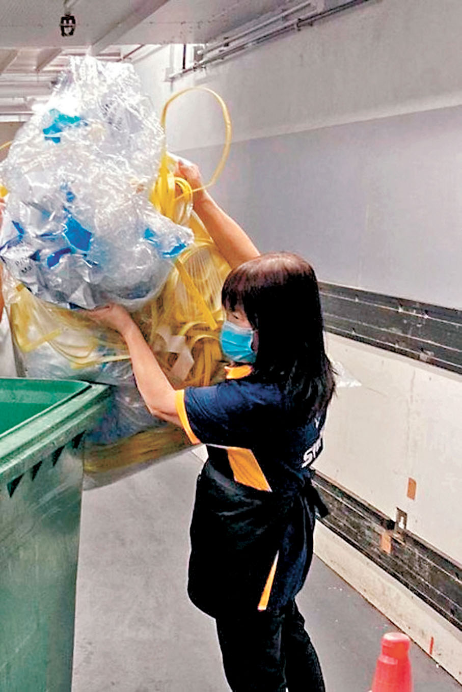 ◆物管公司已準備購買指定垃圾袋為違規住戶「包底」。