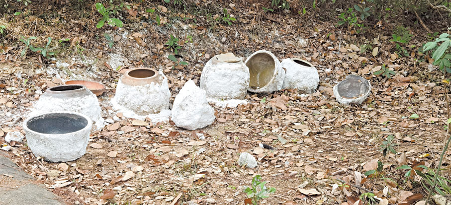 ◆水尾村原居民殯葬區有先人金塔遭破壞。