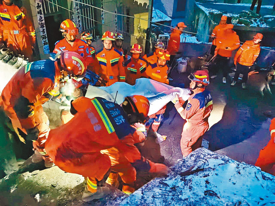 ◆22日，雲南消防救援人員搜尋到失聯人員。 中新社