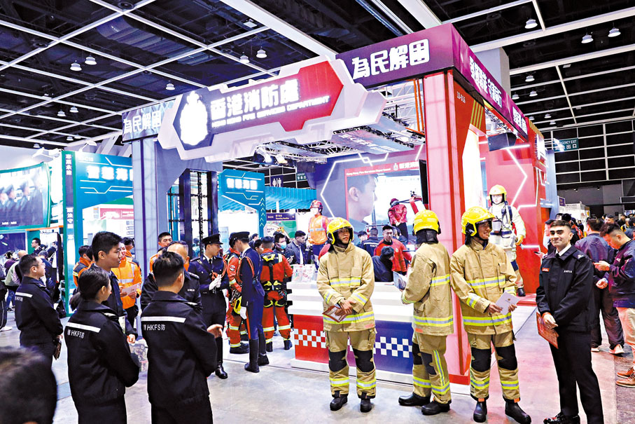 ◆香港消防處於教育及職業博覽設置攤位。香港文匯報記者北山彥  攝