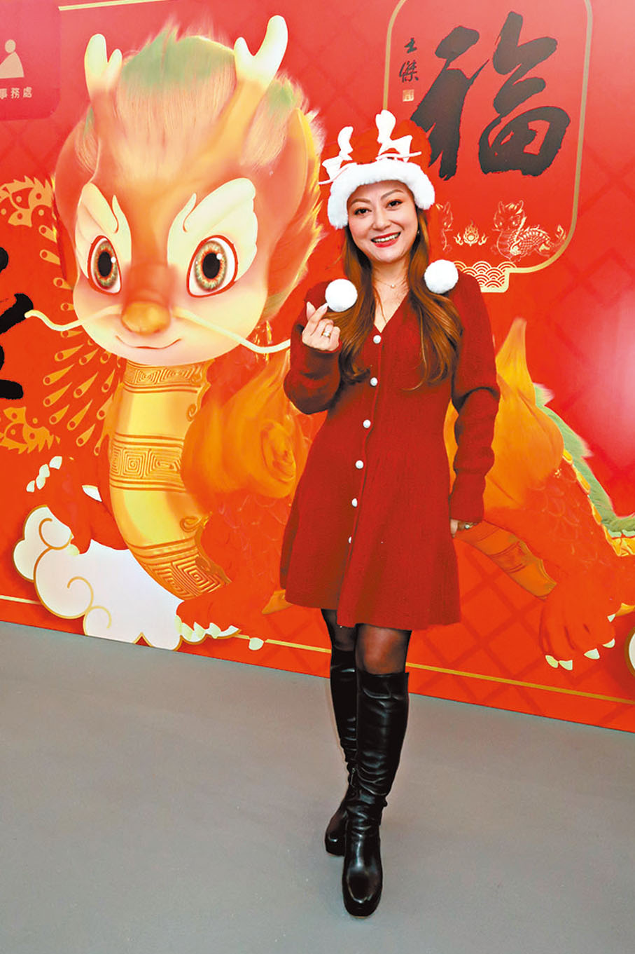 ◆李佳甜笑比心。