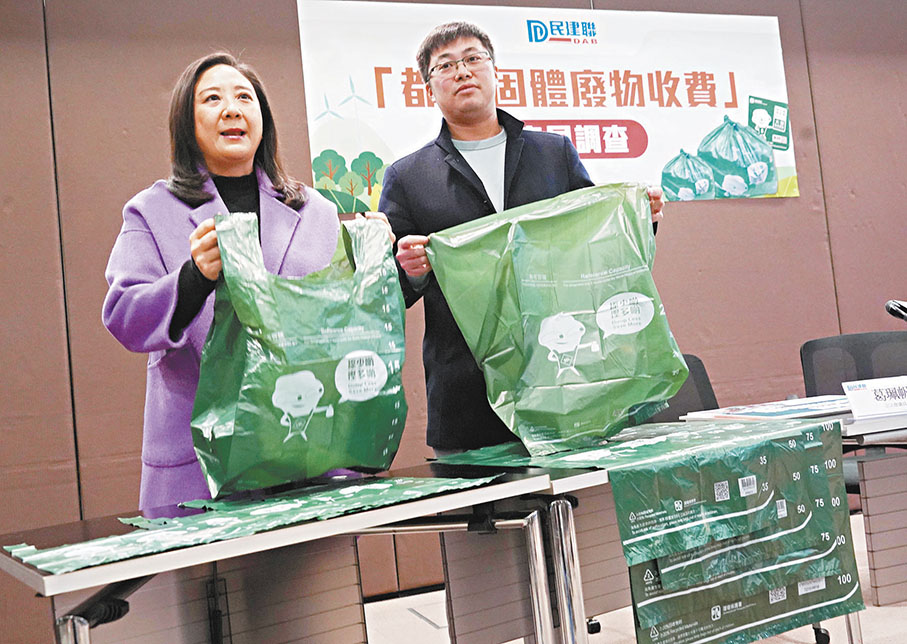 ◆民建聯建議增加回收流動站和延長服務的時間。 香港文匯報記者曾興偉  攝