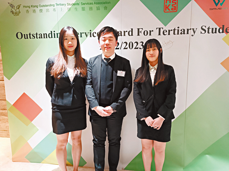 ◆左起：許穎喬、黃偉滔、梁詠荍。他們皆獲得第三十二屆傑出專上學生服務獎。香港文匯報記者陸雅楠  攝