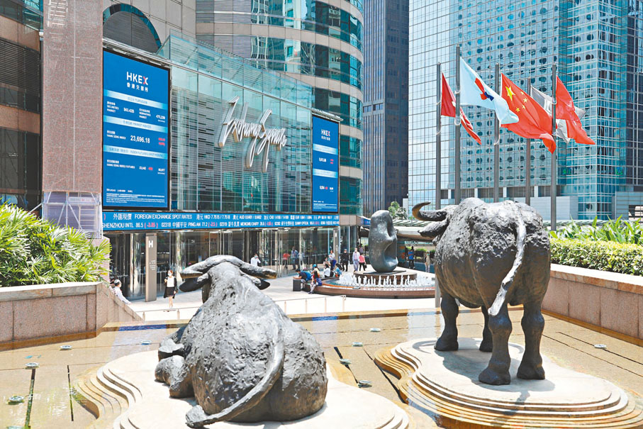 ◆分析指香港必須繼續用好現有金融服務業上優勢。上圖為上交所。資料圖片