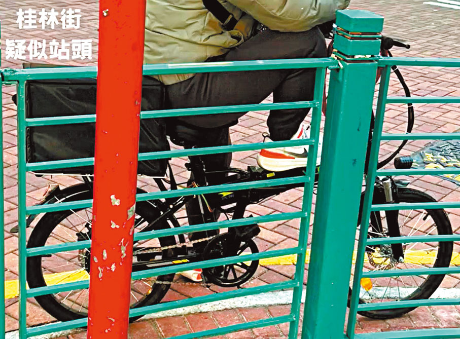◆工聯會在街上拍攝到的違法使用電動單車送餐情況。工聯會視頻截圖