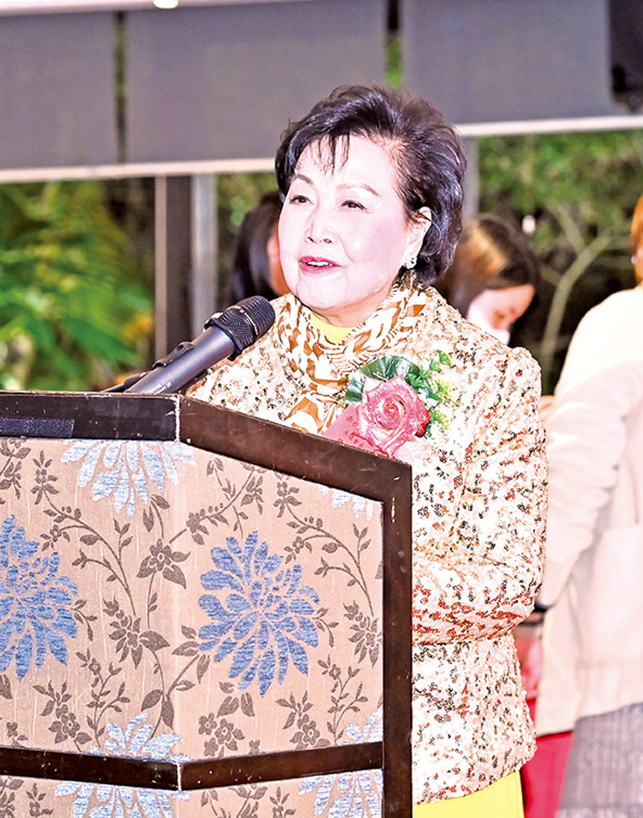 ◆ 陳李佩英致辭。