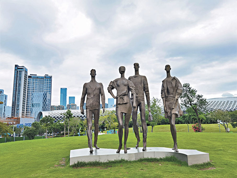 ◆人才公園裏的雕塑作品《來了就是深圳人》。 作者供圖